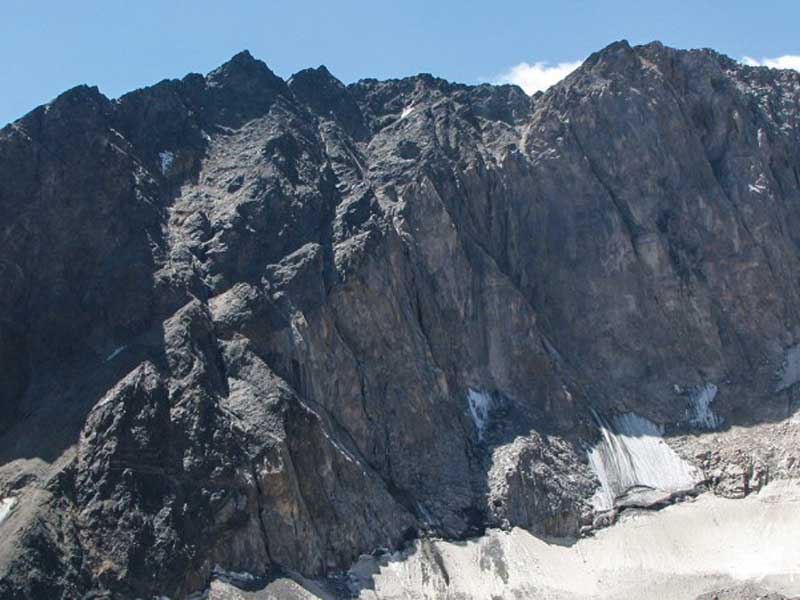 نمایی از دیواره علم کوه