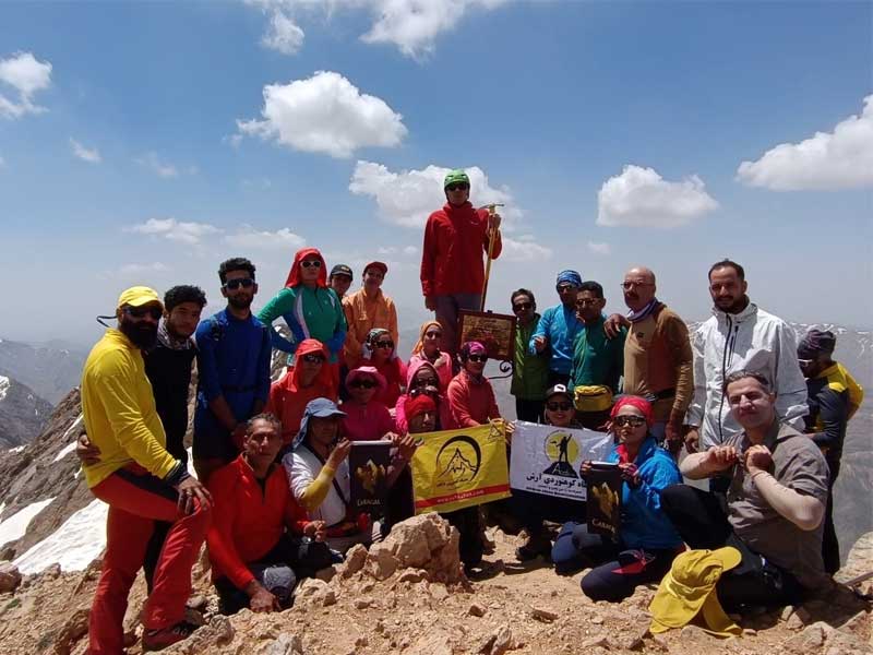 عکس دسته جمعی برفراز قله سن بران بام استان لرستان