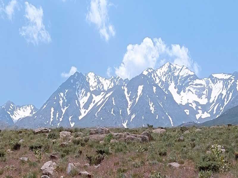 نمای زیبای اشترانکوه از دامنه های شمالی بالا دست روستای تیان