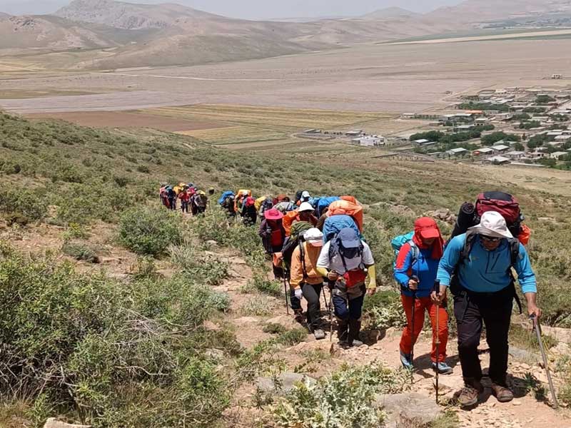 ابتدای پیمایش از روستای تیان