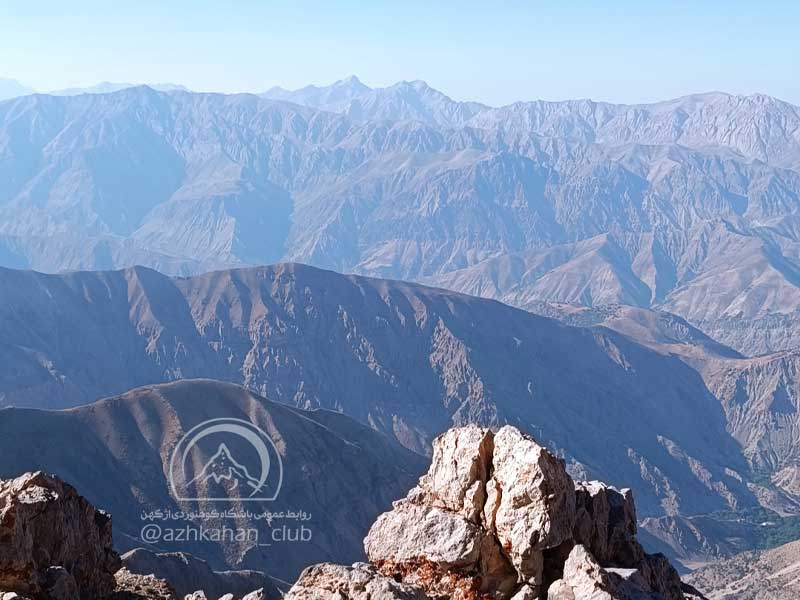 نمای زرد کوه از قله فردان