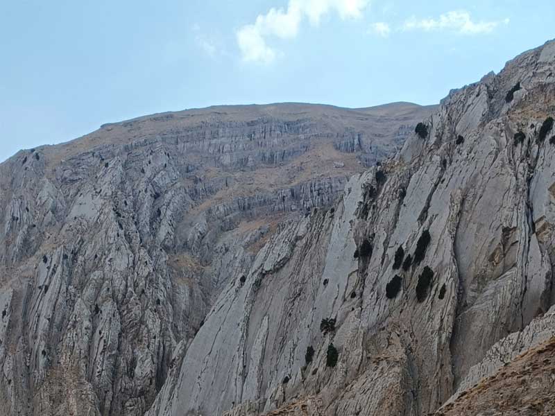 گزارش صعود به قله کینو بام استان خوزستان به سرپرستی آرش بذرافشان